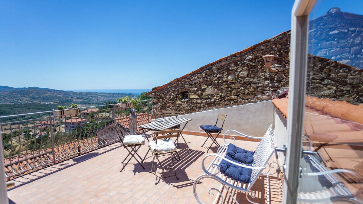 Castelnuovo Cilento House | The House of Pebbles