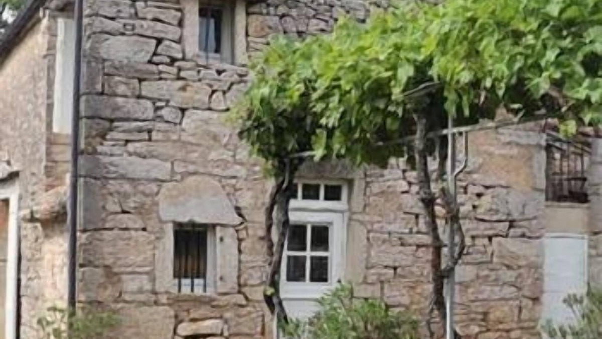 Cenevieres House | THE HOUSE OF MARIE VIGNE