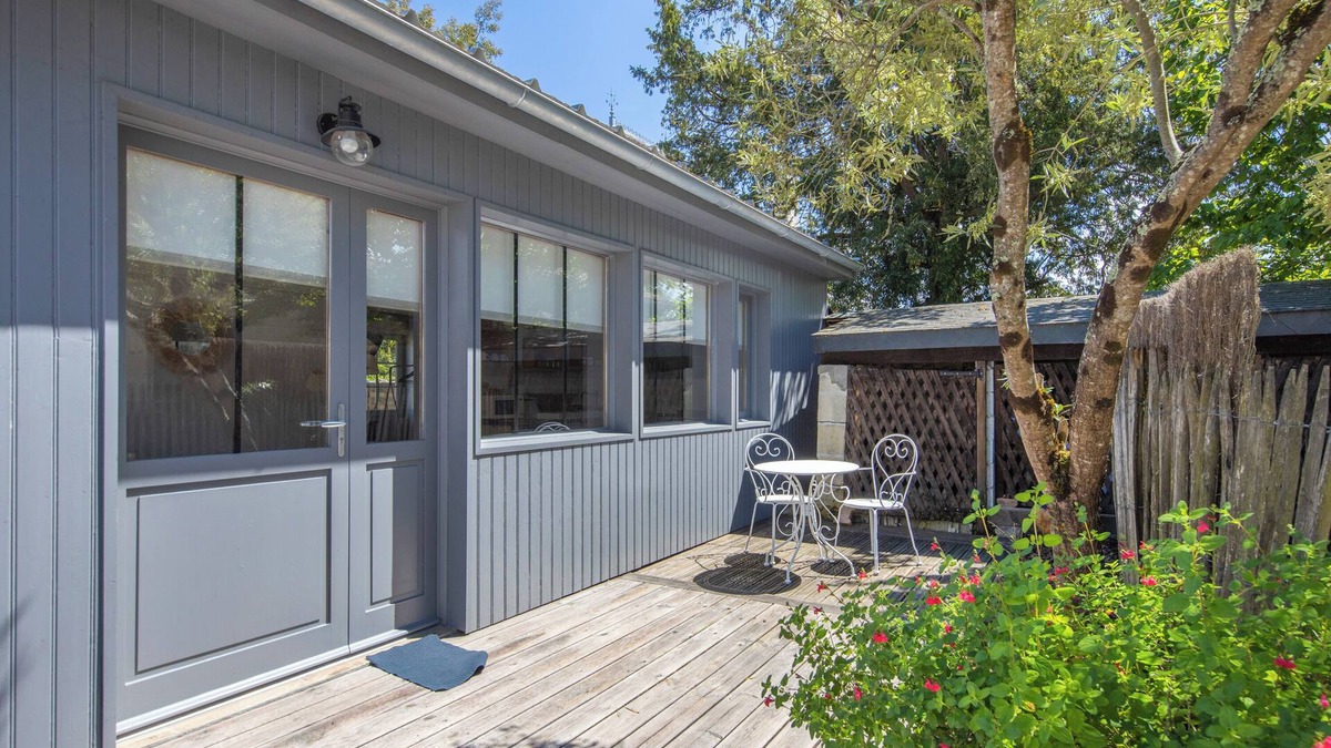 Lamarque House | The House of the Harvesters – Charm and Comfort for 2, Terrace and Heated Pool