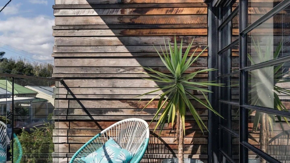 Windsor Apartment | The House of Windsor by Ready Set Stay - Queens Loft