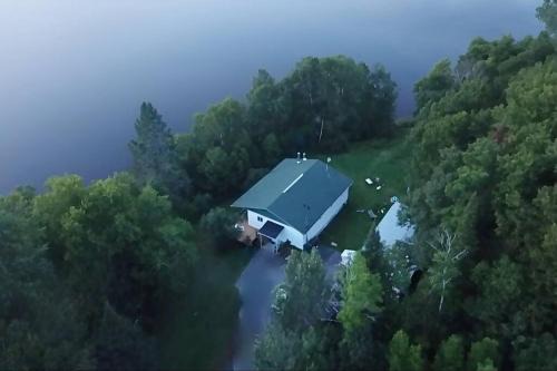 Ferme-Neuve Ski Chalet | The House On The Lake