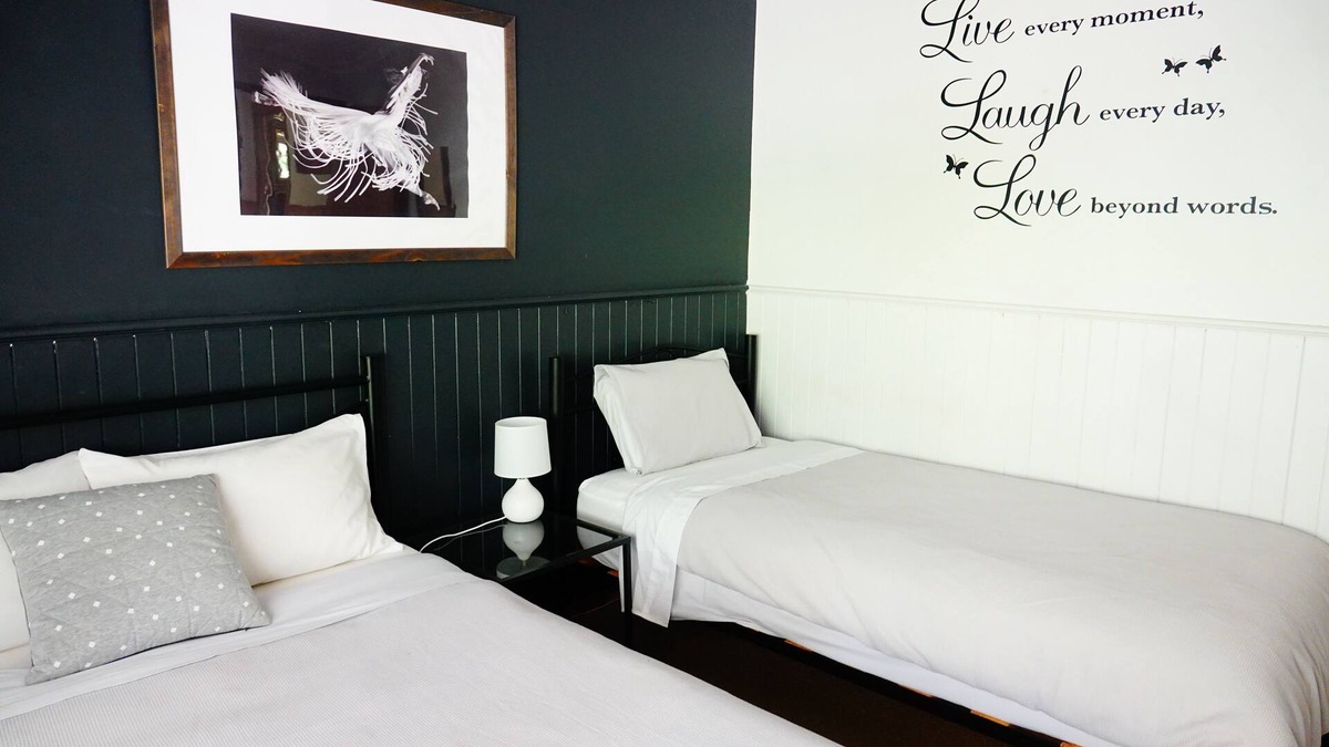 Mount Macedon House | The House Sleeps 2 - 7 3 bedrooms,2 bathrooms