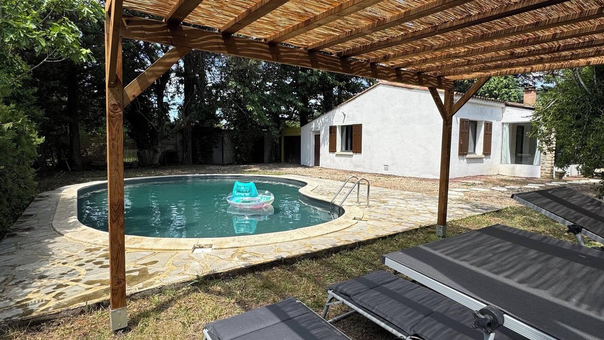 Carpentras House | The house under the trees