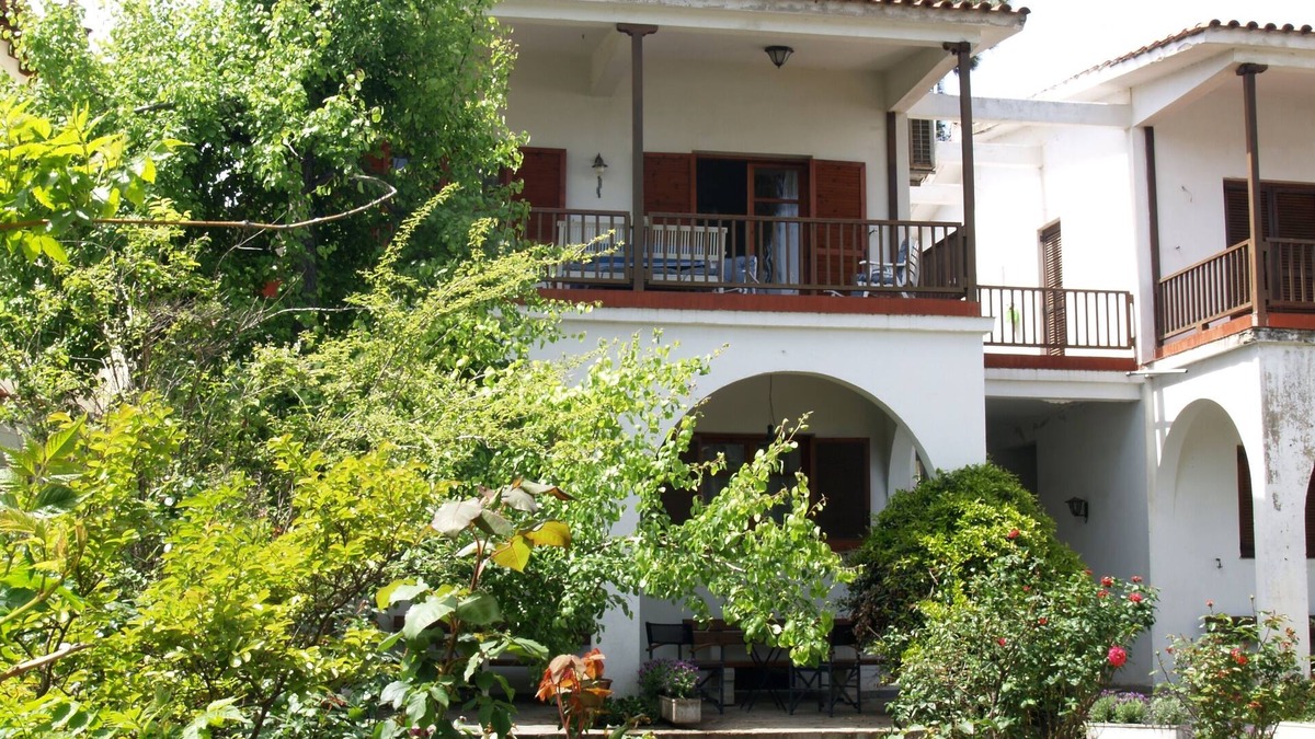 Nea Potidaia House | The house with the palm tree