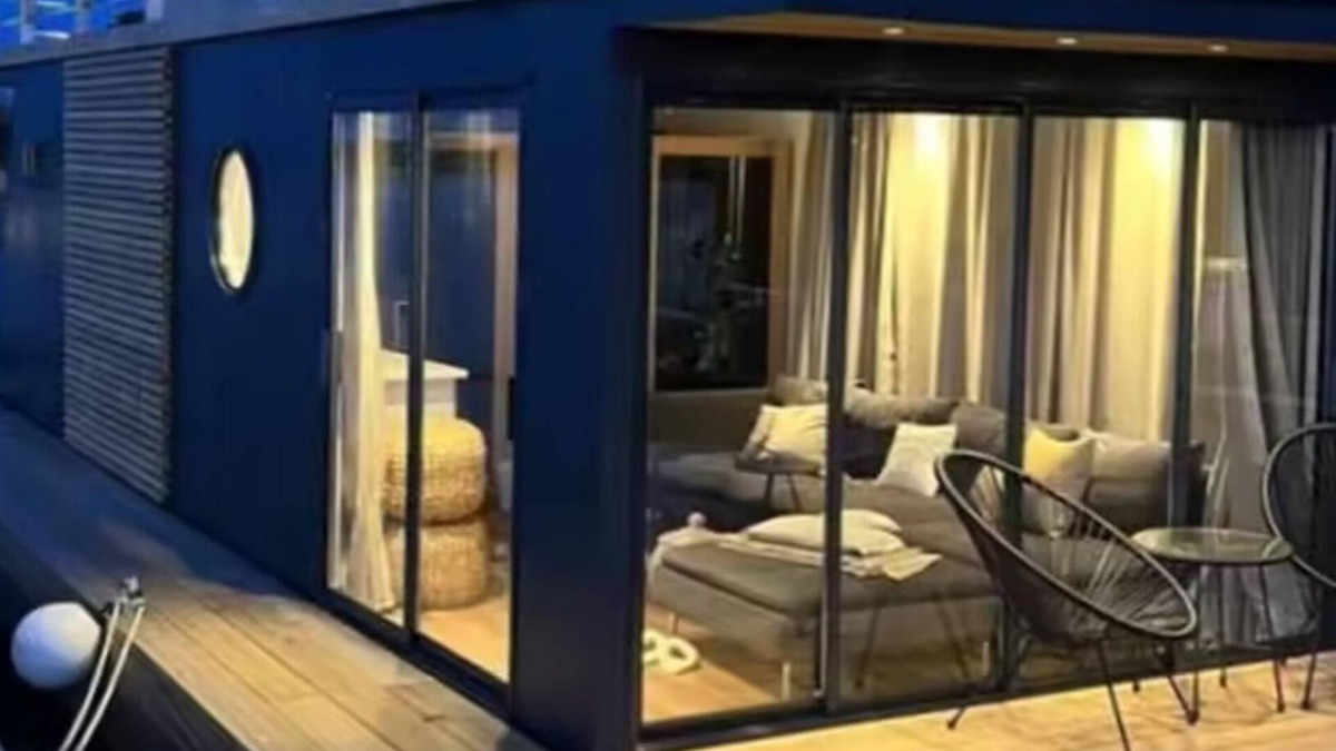 Solvesborg Boat Rental | The houseboat Astrid