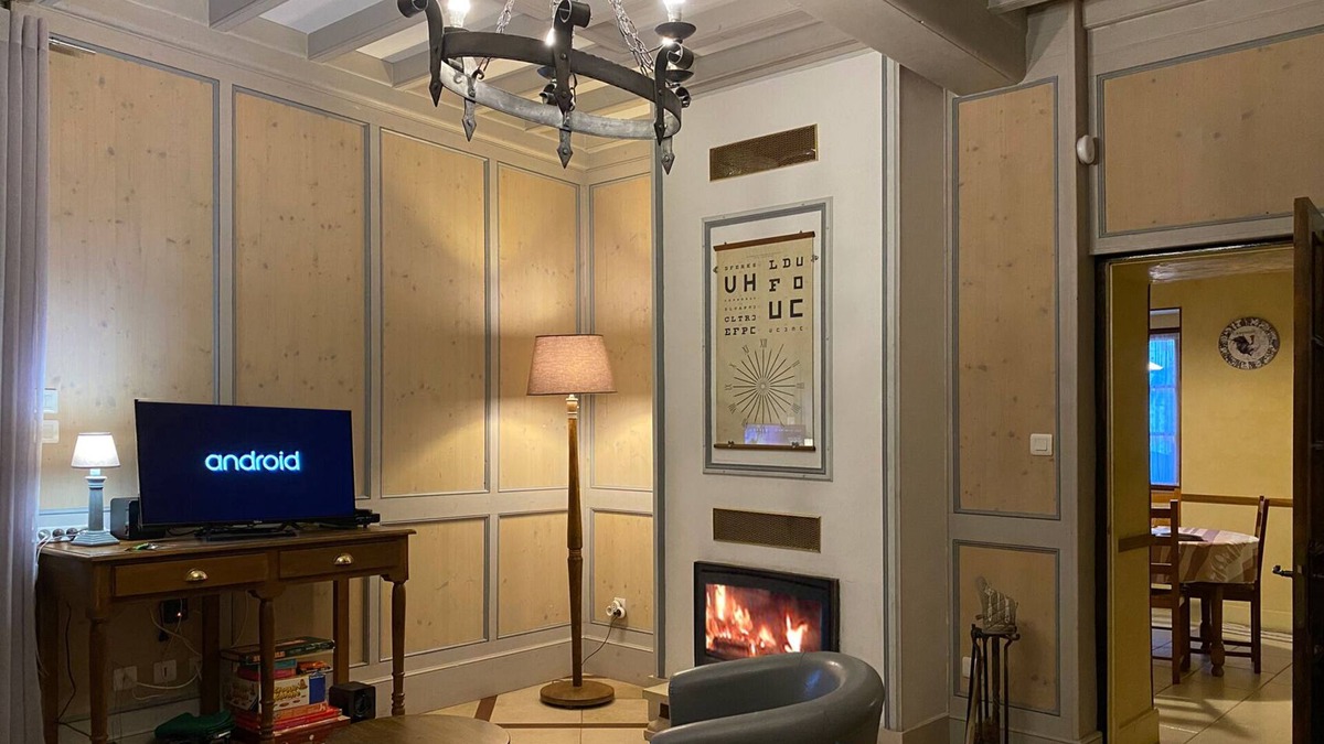 Nuits House | The Huchier lodge was designed with the necessary comfort for 2-4 people.