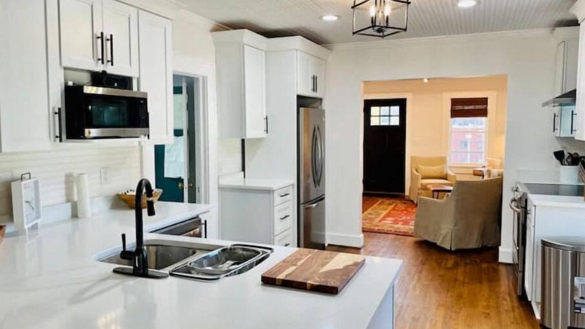 West Jefferson House | The Huddie Hut
