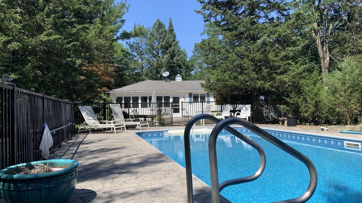 Mellenville House | The Hudson Escape – Pool, Hot Tub, & 13 private acres of fun!