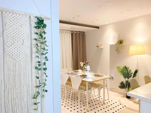 Gaebong-dong Apartment | The Hue stay, SEOUL