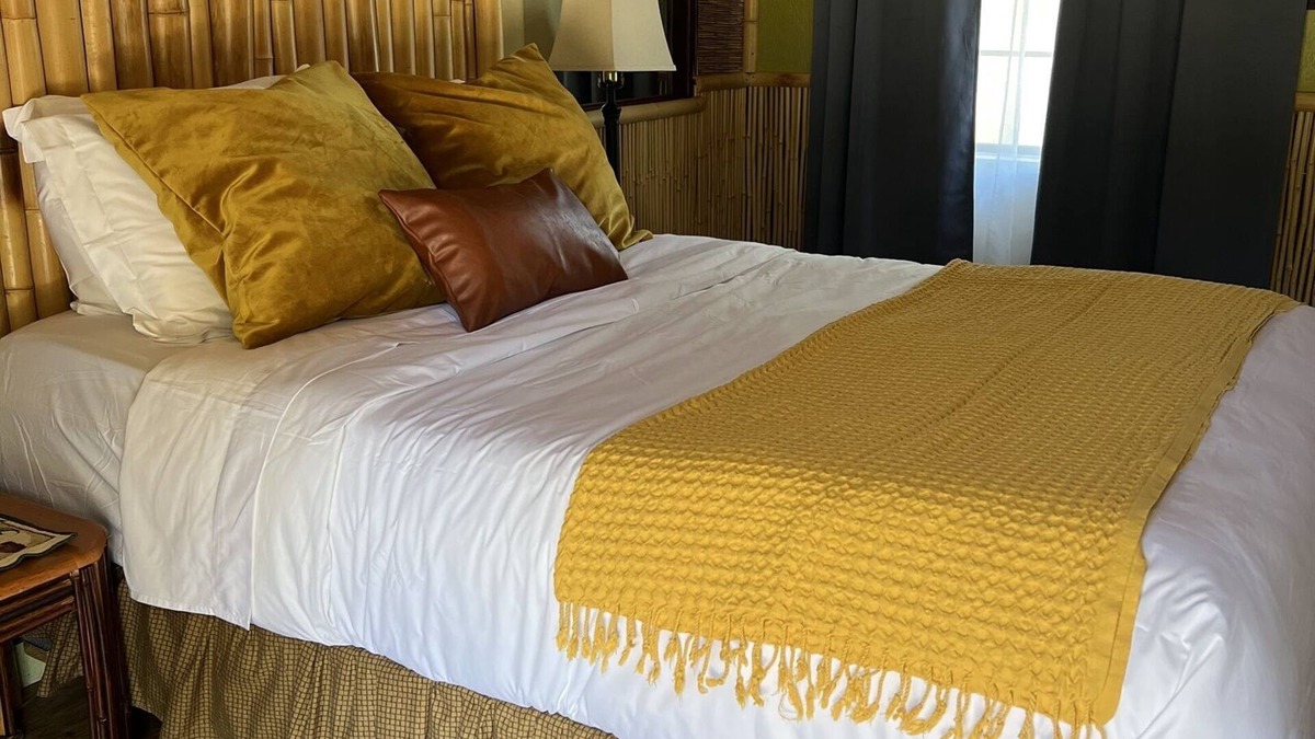 Christoval Hotel | The Huisache Room - The Ranch House Motel