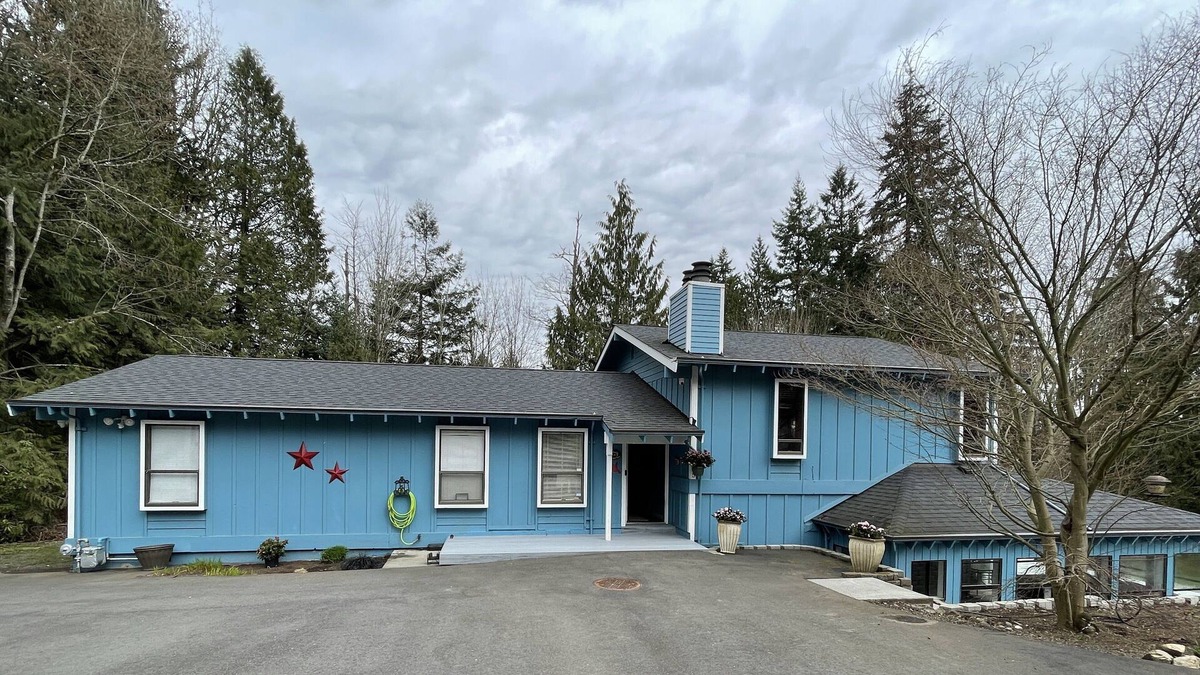 Cathcart House | The Hummingbird House- Wineries & Hot tub!