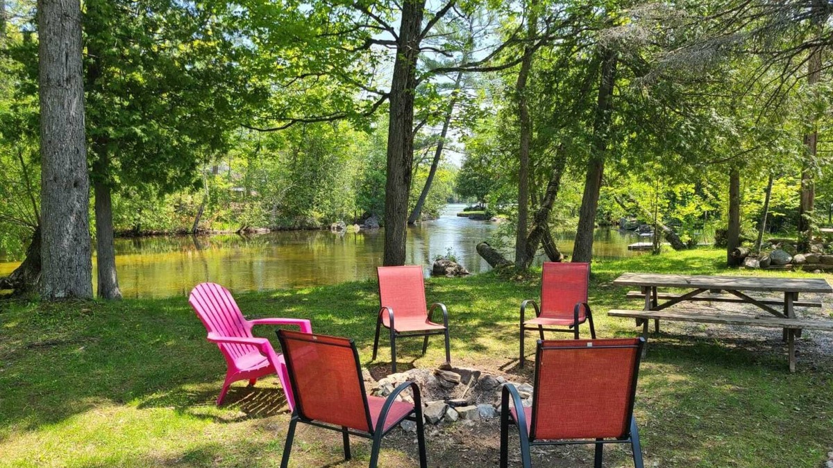 Selwyn House | The Hunter - 3-Bedroom River-front Cottage