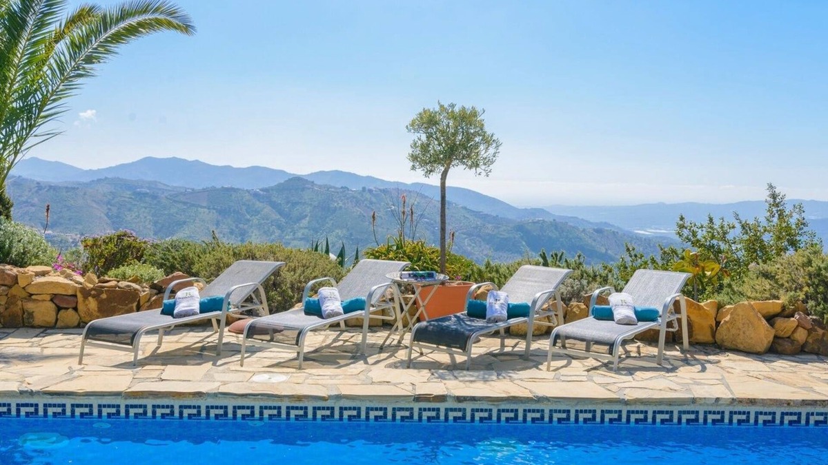 Canillas de Aceituno Villa | The Hunting Lodge Alcaucín by Ruralidays