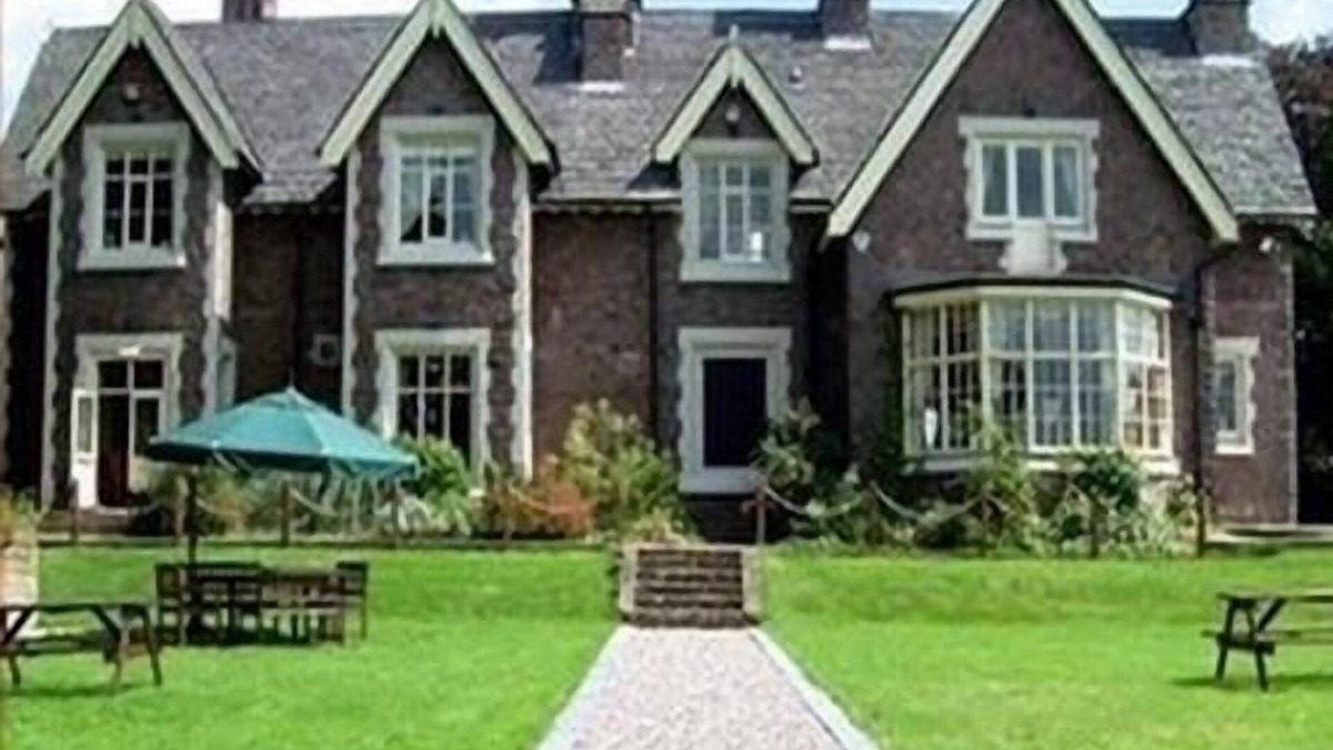 Barrow Upon Soar House | The Hunting Lodge