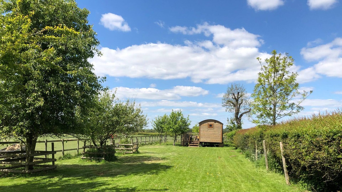 Shackerstone Cottage | THE HUT, pet friendly, character holiday cottage in Market Bosworth