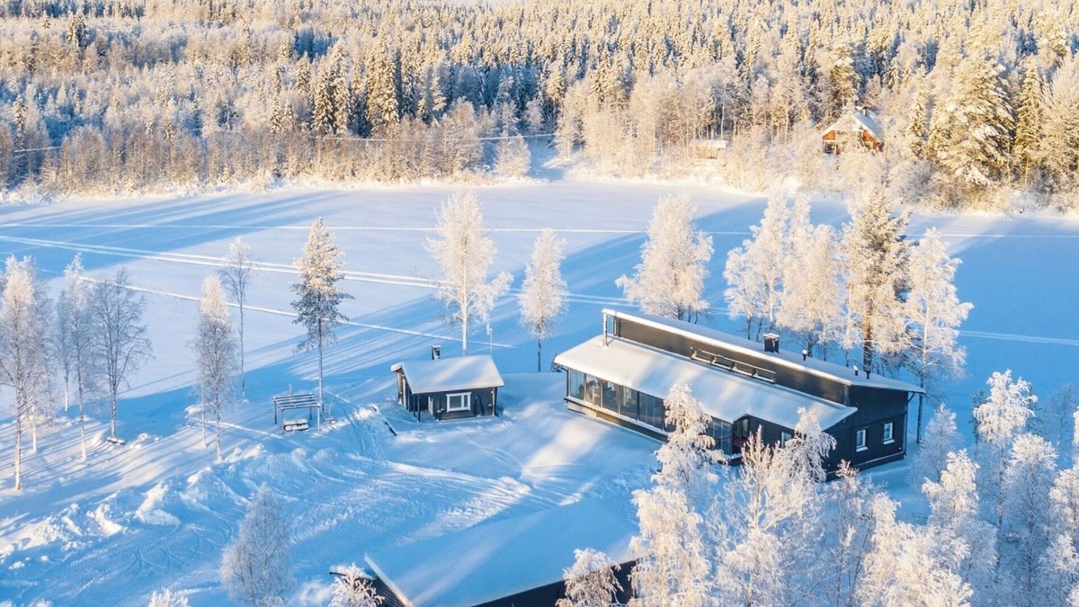 Ranua Villa | The Iconic and cozy 4-bedroom Wikkelä Villa with sauna, jacuzzi & next to river