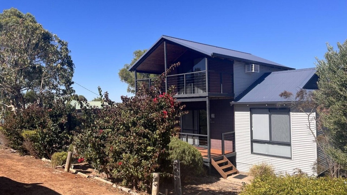 Peppermint Grove Beach House | The Ideal Spot to Relax. Walk to Pristine Beaches, be Surrounded by Nature