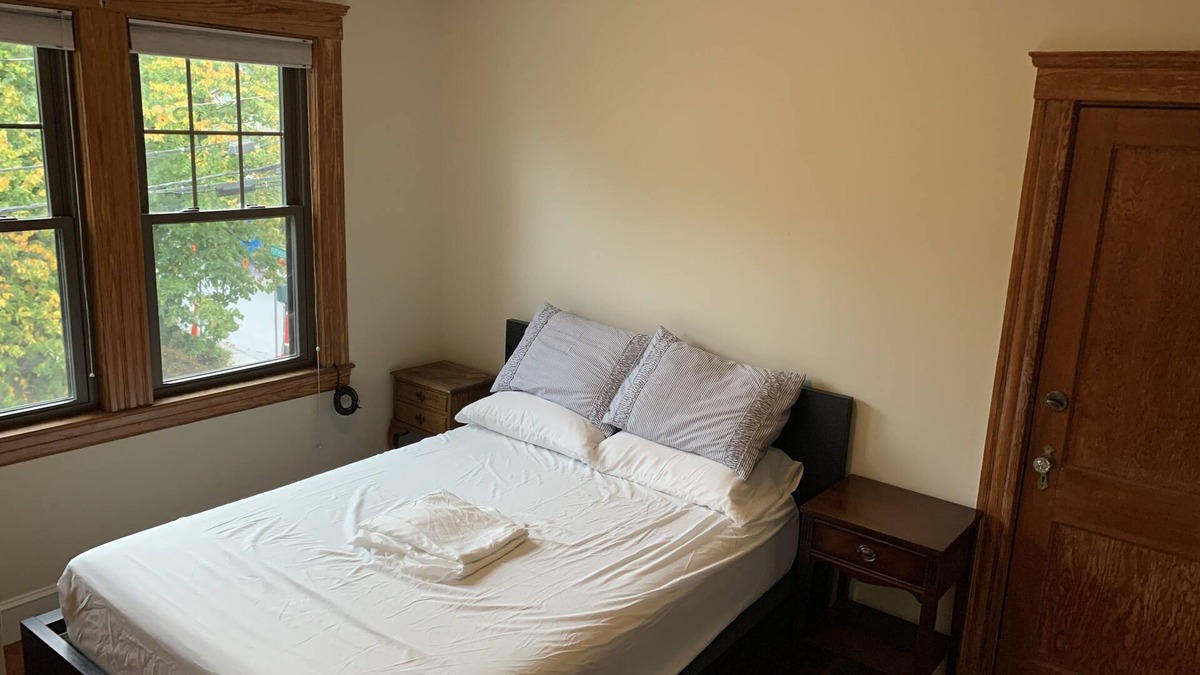Oak Square Bed & Breakfast | "The In & Out Room" at TPH - Boston