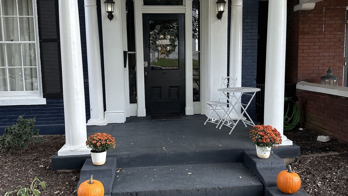 Hannibal House | The Indigo House- Located in the heart of Historic Hannibal, Missouri