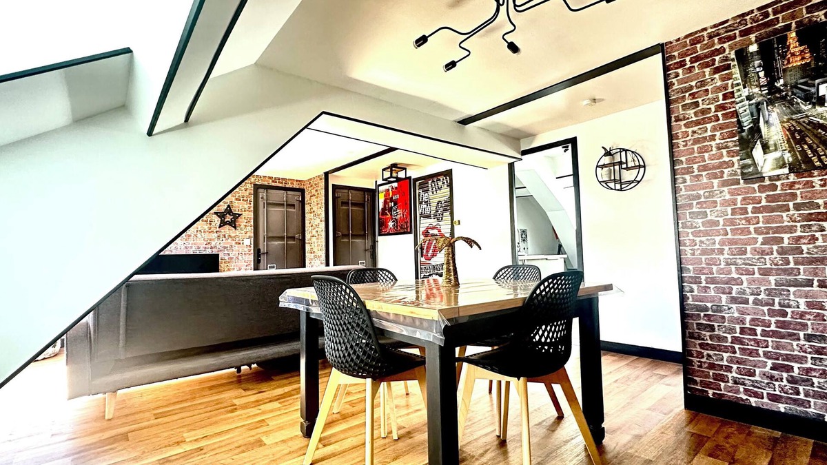 Sully-sur-Loire Apartment | The industrial apartment on the banks of the Loire