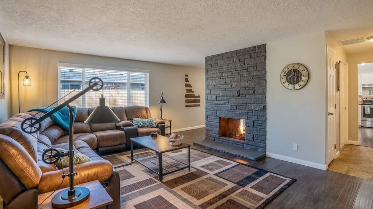West Bench House | The Industrial - Pet Friendly Home with Garage by Boise Fairgrounds