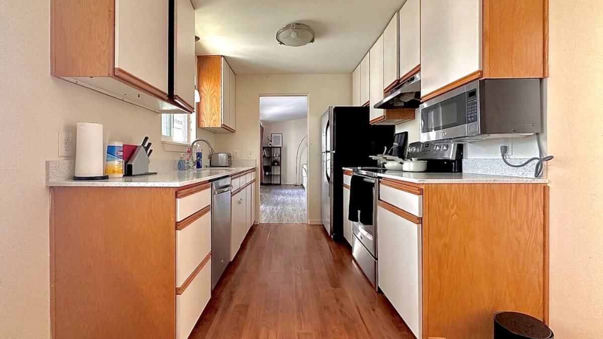 Northwest Bellevue Apartment | The Infinite Fountain Side Close to BellevueSquare