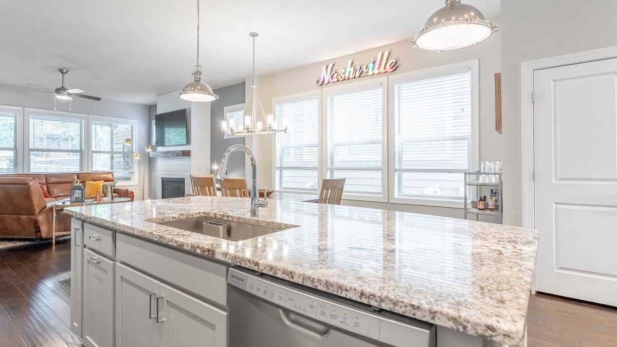 Inglewood Apartment | The Inglewood - Cozy Convenience