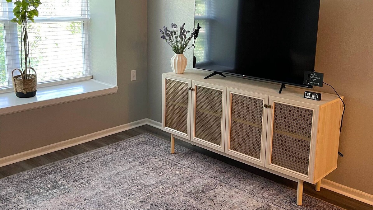 Hamilton Apartment | The Ingrid - Entire 2 Bedroom Apt in Quilt Town, USA
