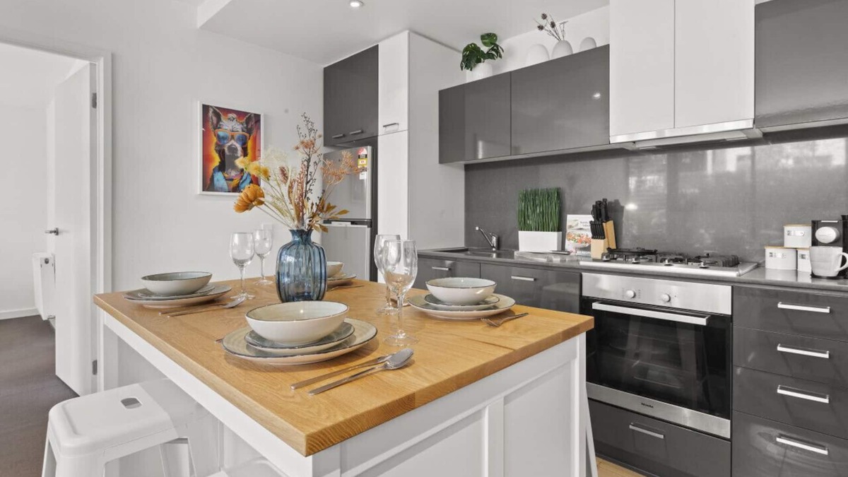 Caulfield North Apartment | The Ink Echelon Escape