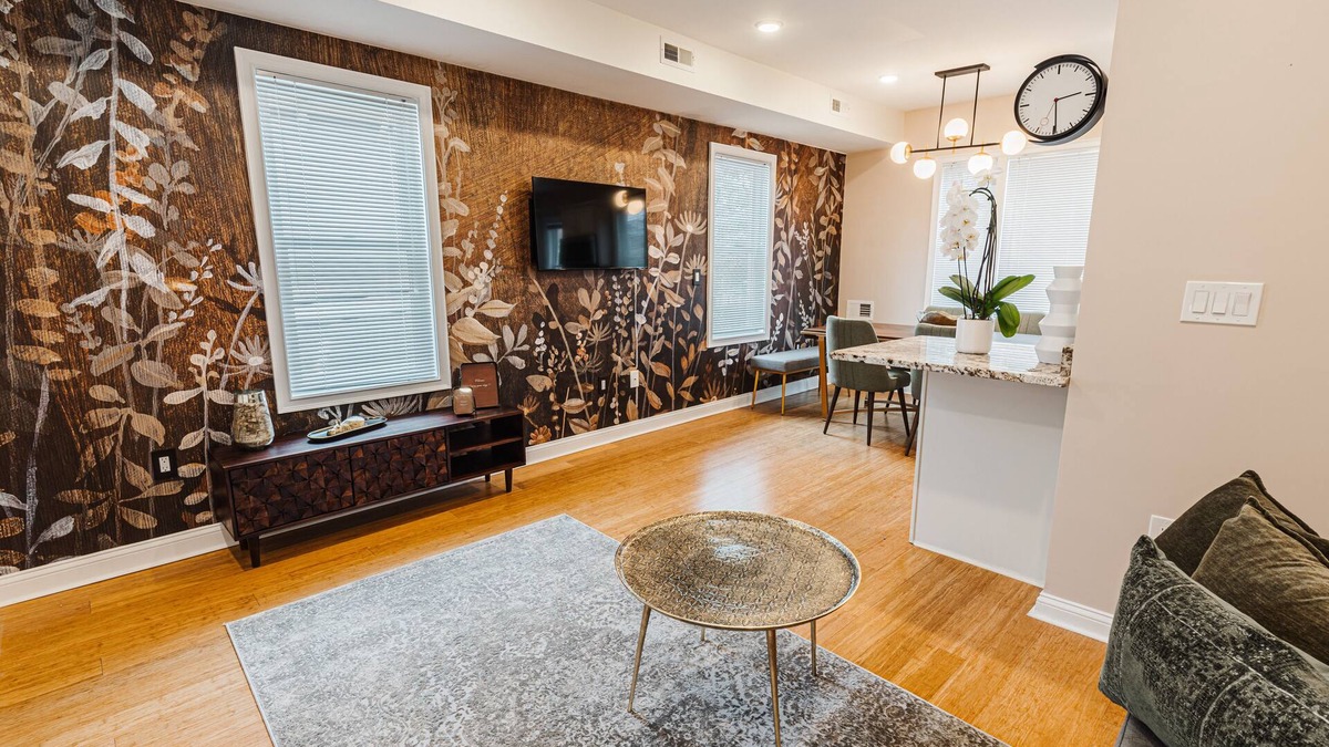 Newton Highlands Apartment | The Inn at Newton Highlands, Suite 2, Apartment-Hotel