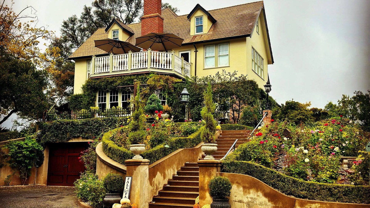 Sonora Hotel | The Inn on Knowles Hill