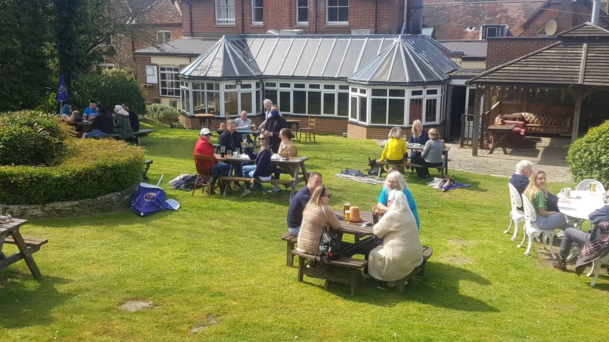 Ockley Hotel | The Inn On The Green