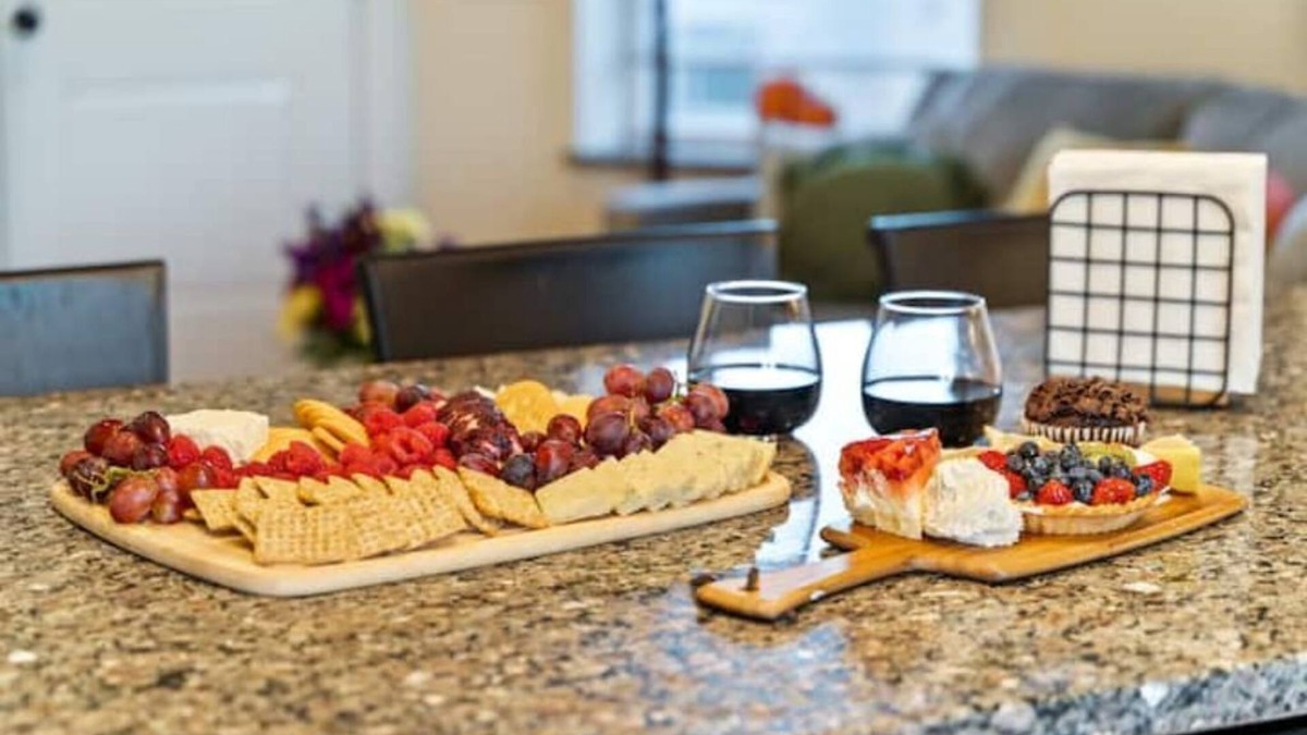 North Center Apartment | The Irving Park Hideaway – Prime Location w/Patio & Parking!