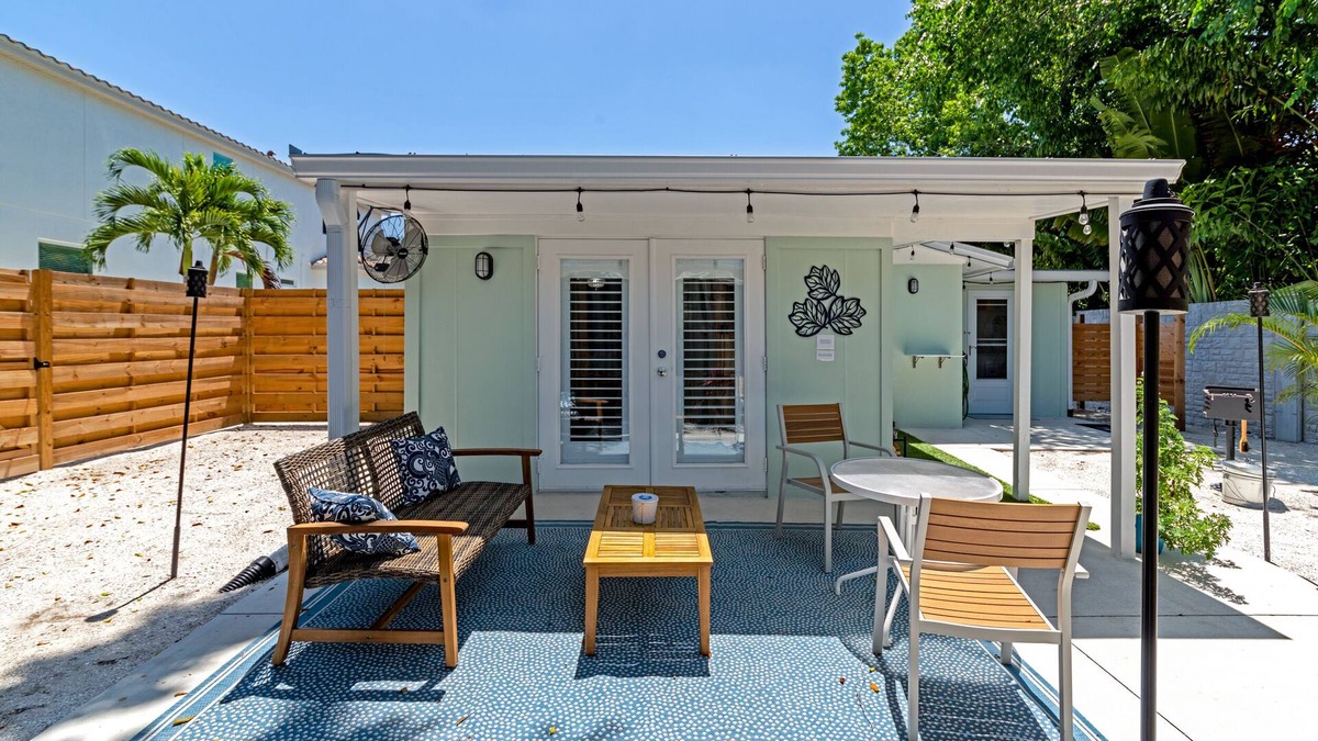 South Sarasota House | The Ivanhoe Hideaway