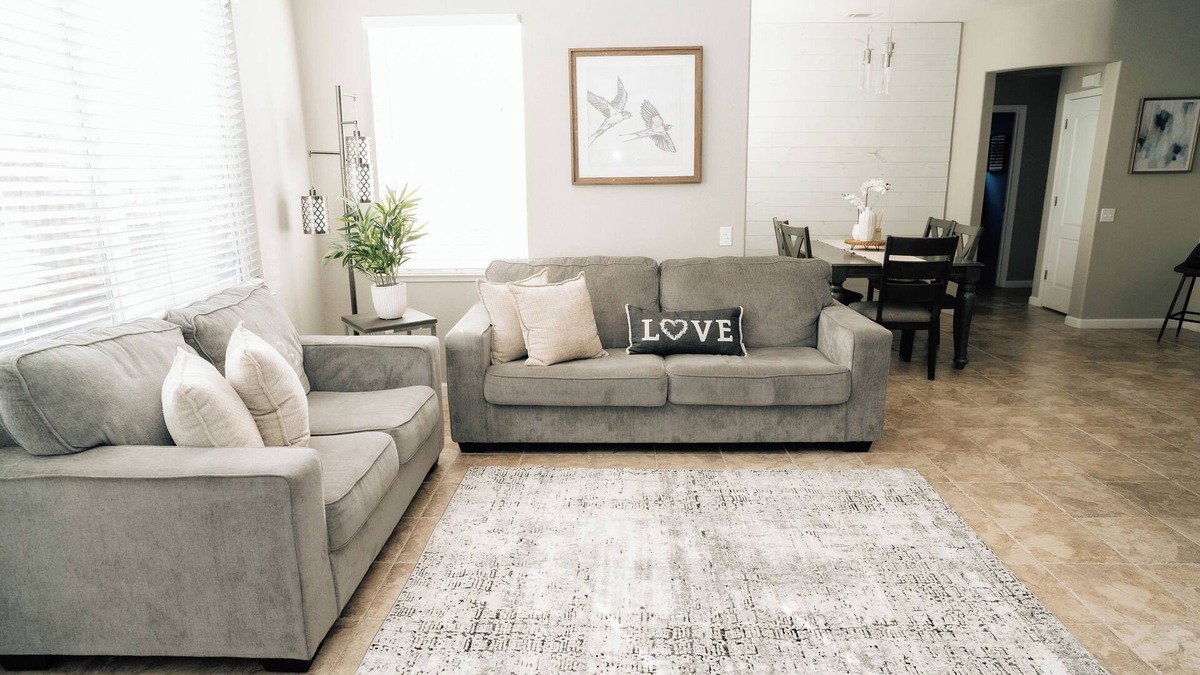Turlock House | The Ivory House - Spacious Modern Home