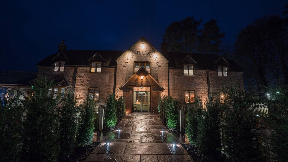 Penwood Hotel | The Jack Russell