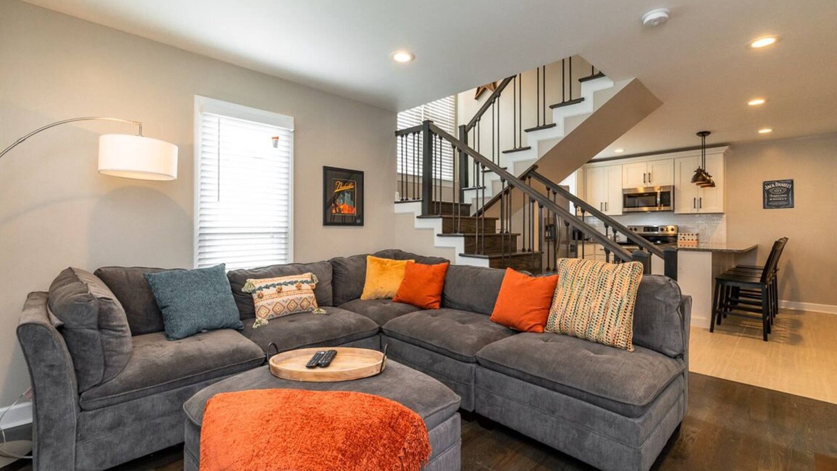 Hillsboro West End Condo | The Jackson★Walk around Hillsboro Village★Free Parking, 9 mins to downtown!