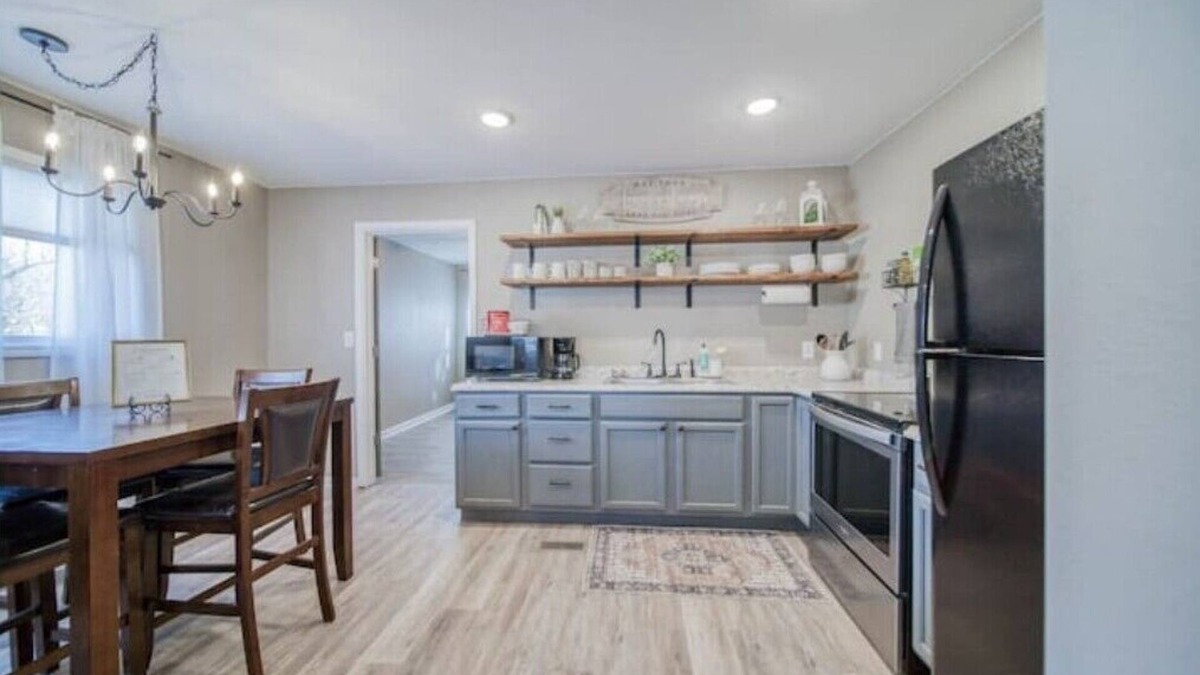 St. James House | The James Stay on Historic Route 66, minutes away from Wineries & Restaurants