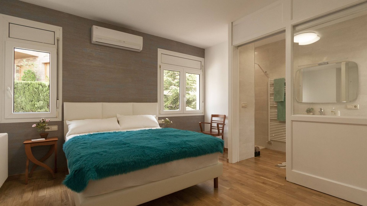 Lleida Bed & Breakfast | The jardin de l'avet, a unique villa in the center of the city