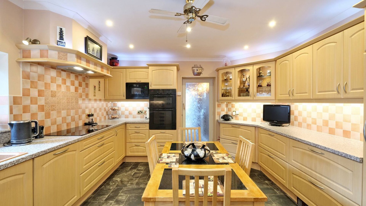 Central Aberdeen House | The Jays Guest House