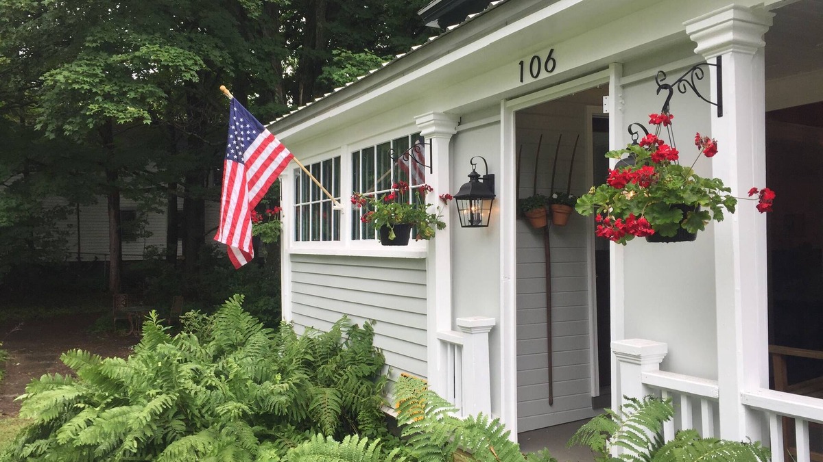 Jefferson House | The Jefferson House, 5 mi to wedding venues, center of town on the town green