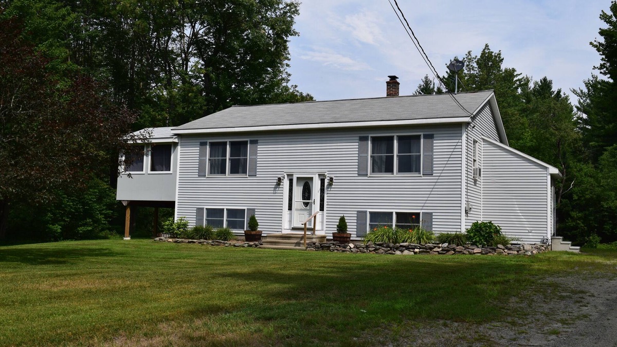Whitefield House | The Jefferson Road House- A comfortable home in the White Mountains!