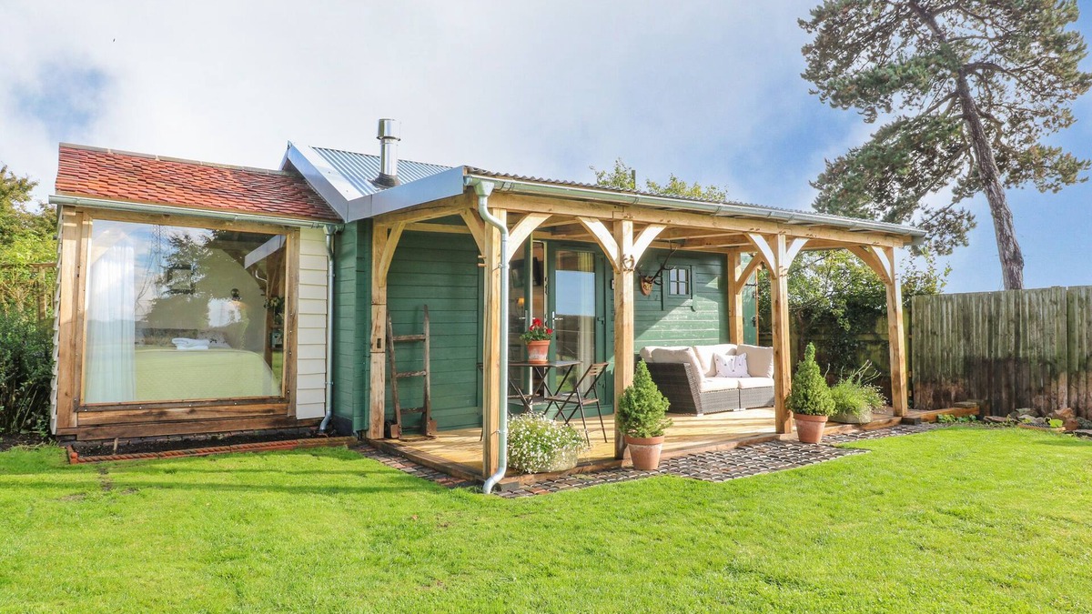 Rugeley Cottage | THE JENNY WRENNERY, romantic, character holiday cottage in Rugeley