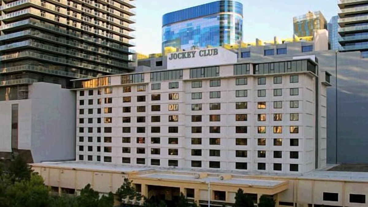 Las Vegas Condo | The Jockey Club 1br full kitchen, Wednesday check-in