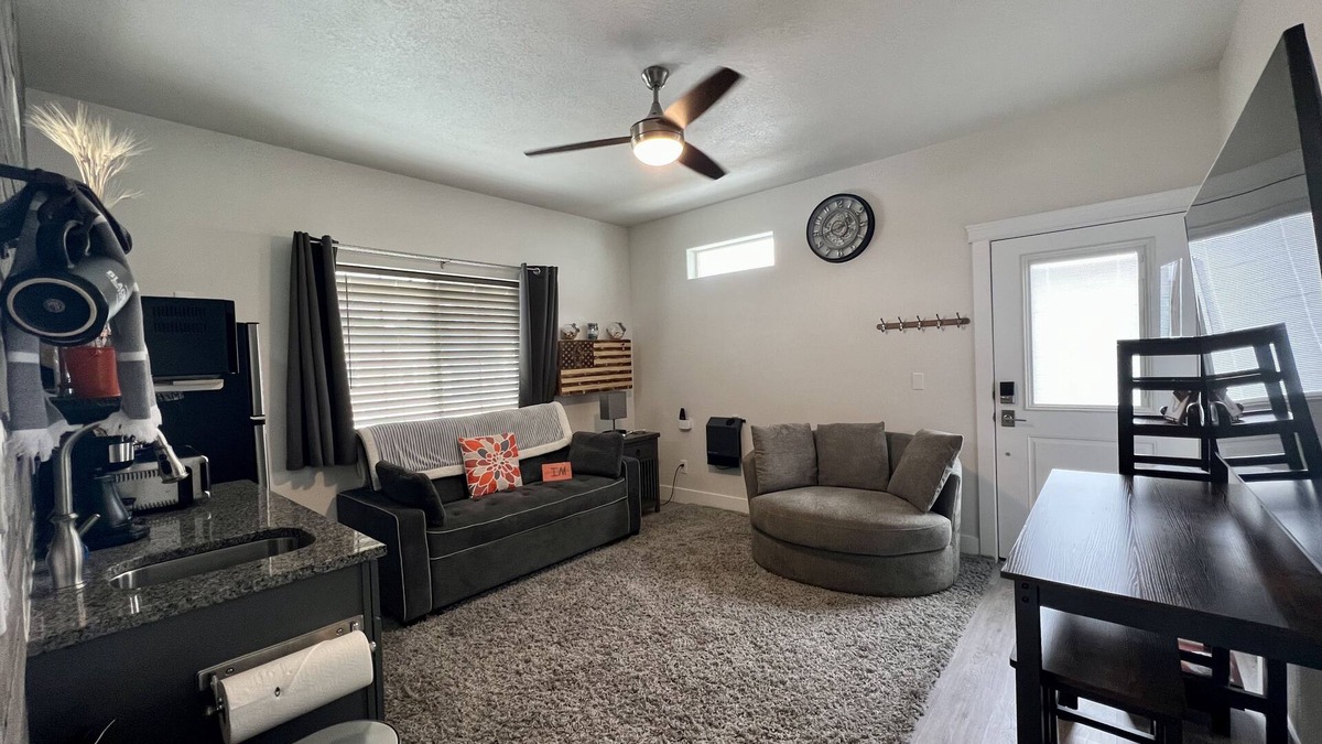 Twin Falls House | The Jolly Rancher, King beds, Luxury Furnishings, Great Reviews!