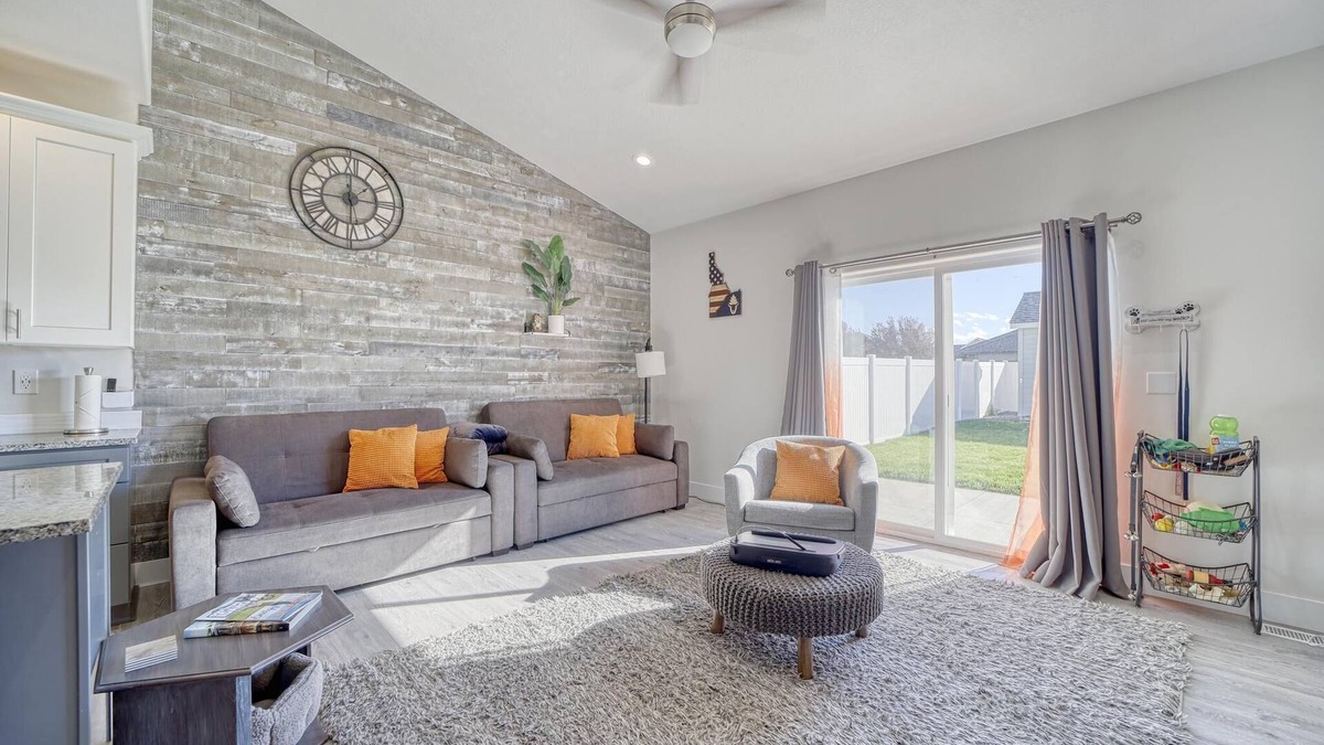 Twin Falls House | The Jolly Rancher, Luxury Amenities, Corporate and Vaca
