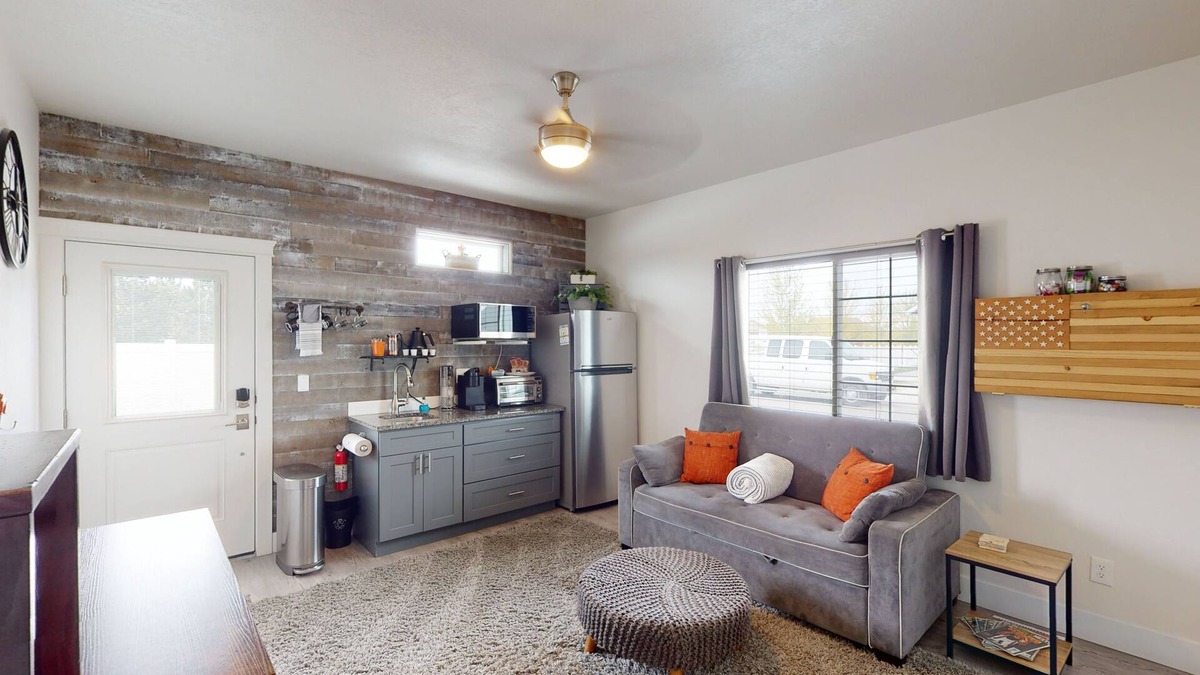 Twin Falls House | The Jolly Rancher/Luxury accommodations/King bed/Oculus
