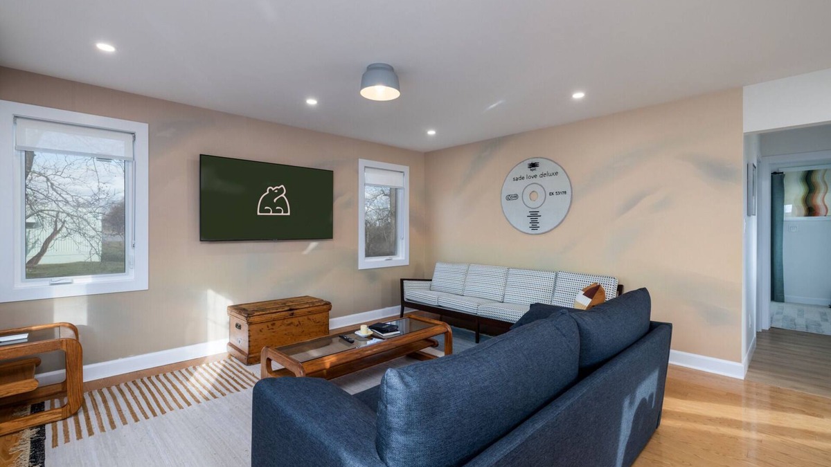 Corbyville House | The Jones House | 4 Person Hotel-Style