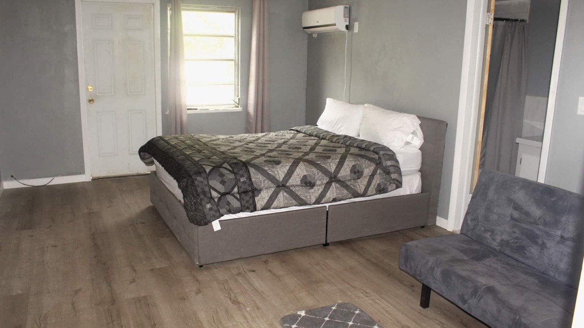 Williams Town House | The Jones Suites