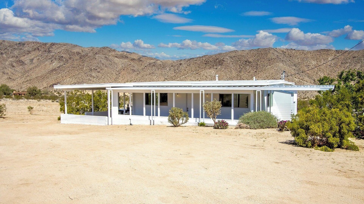 Indian Cove House | The Joshua Tree Whitmore House + Hot Tub